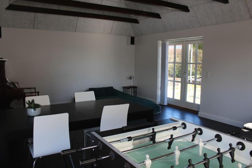 Large Modern Family Room - “Arnely” Tommerup Εξωτερικό φωτογραφία