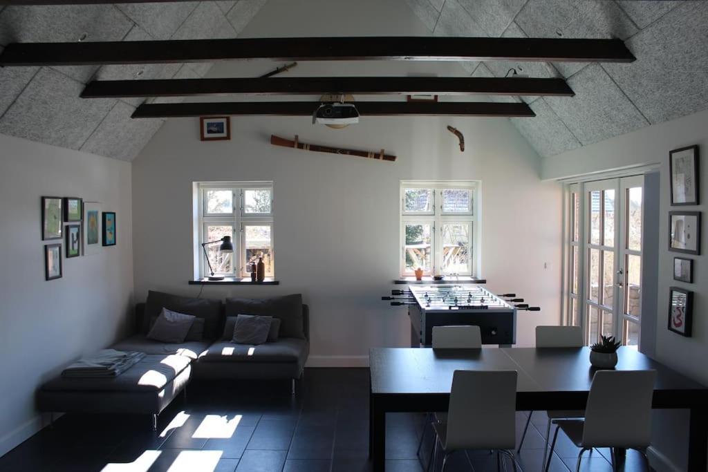 Large Modern Family Room - “Arnely” Tommerup Εξωτερικό φωτογραφία